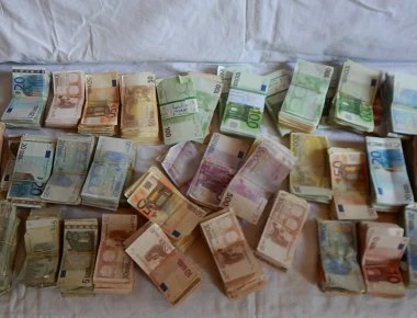 Απίστευτο: Έχασε την πτήση του και κέρδισε στο λαχείο